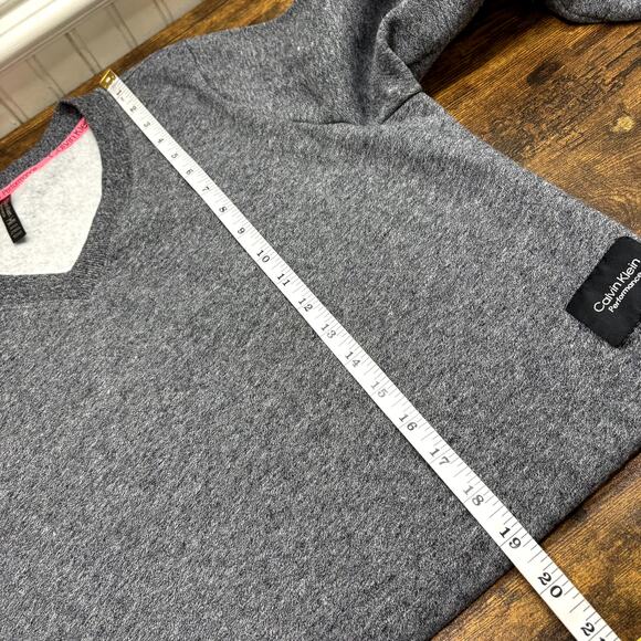 Calvin Klein Size XL Crop Sweatshirt Spellout V-Neck Gray Athleisure Activewear - Picture 11 of 13